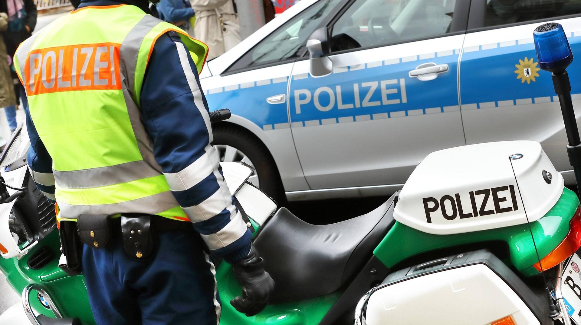 Die Polizei wird nun einen Verfahren gegen die Frau wegen des Verstoßes gegen das Tierschutzgesetz einleiten. Die Polizei wird nun einen Verfahren gegen die Frau wegen des Verstoßes gegen das Tierschutzgesetz einleiten.
