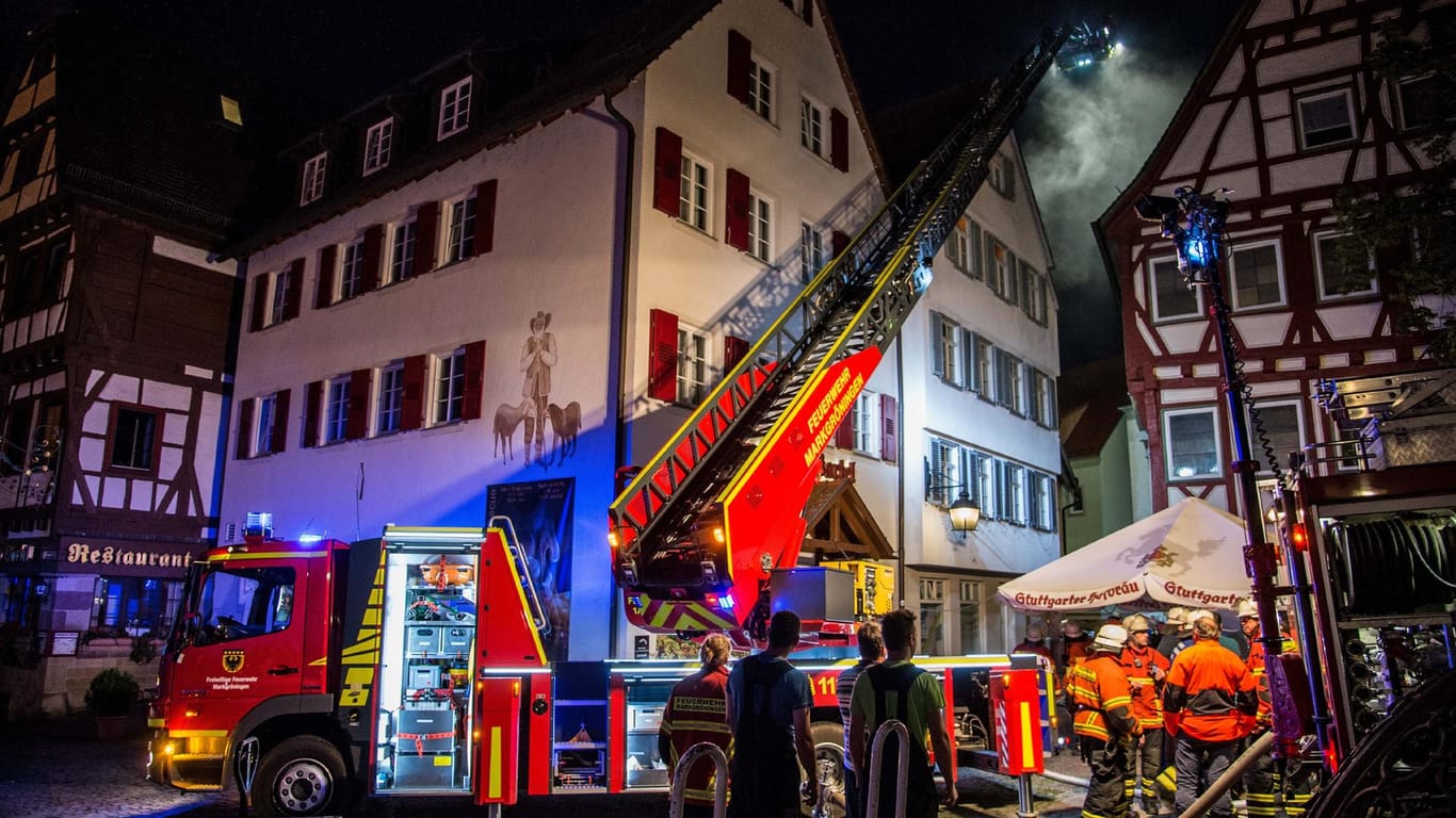 In Markgröningen (Baden-Württemberg) brannte eine Sozialunterkunft. Ein Anschlag ist laut Feuerwehr jedoch auszuschließen.