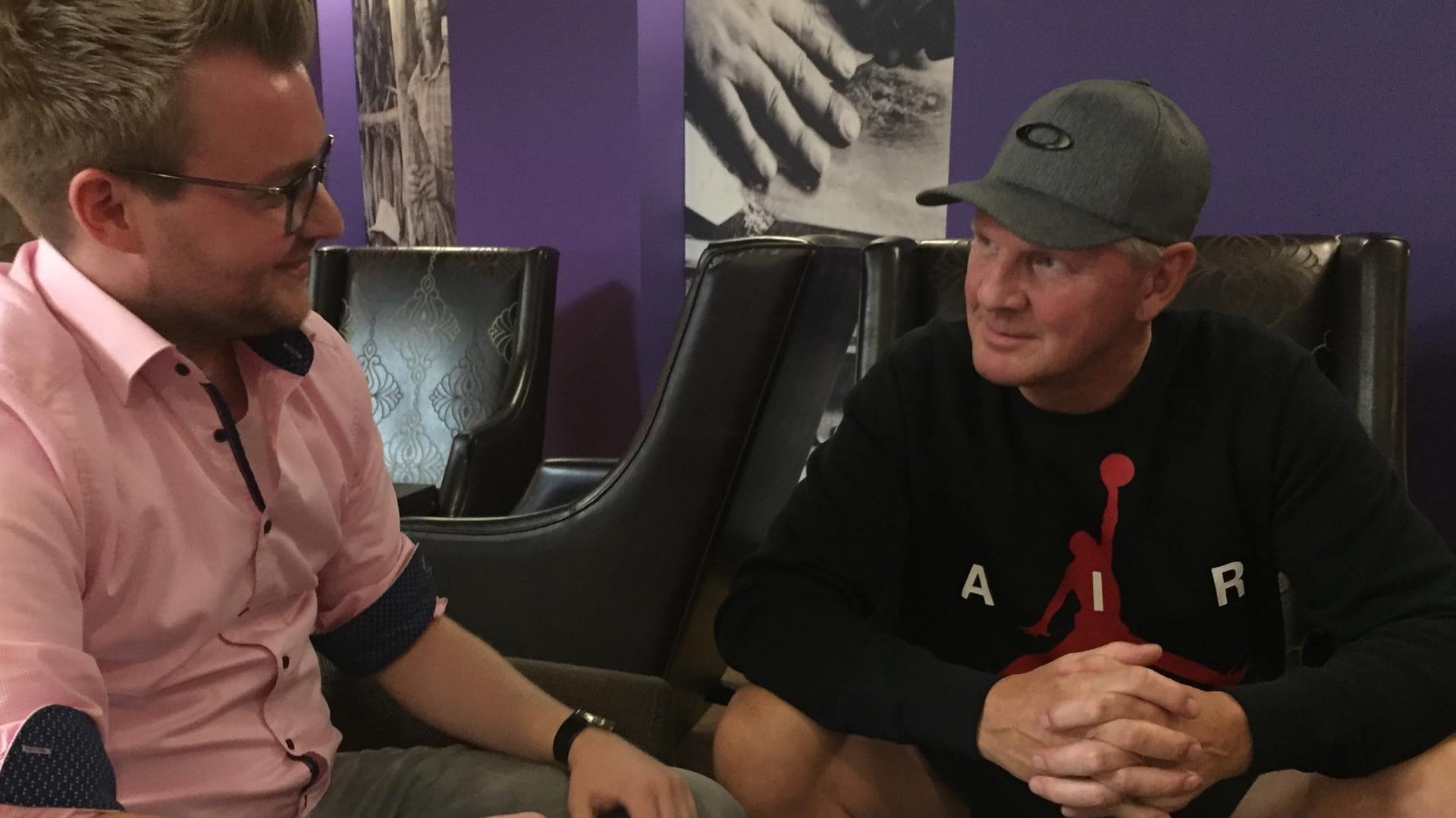 Stefan Effenberg empfing Reporter Florian Wichert im Lindner-Hotel am Nürburgring, wo er mit Motorsportler Luca Stolz einen der Klienten der Agentur Acorado Sports besuchte. Effe ist Berater der Agentur, sein Sohn Etienne ist Gesellschafter.