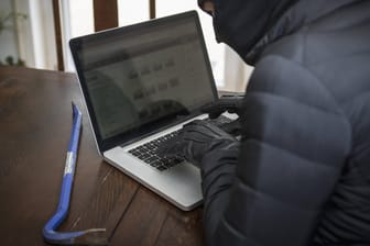 Laut dem BSI-Chef sind Hackerangriffe ähnlich traumatisch wie Wohnungseinbrüche.