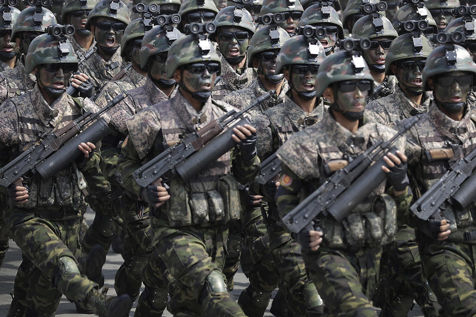 Nordkoreanische Soldaten marschieren bei einer Militärparade in Pjöngjang.