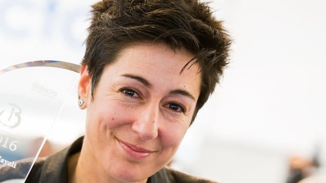 Die ZDF-Fernsehjournalistin Dunja Hayali hat ihre eigenen Methoden, sich gegen Facebook-Trolle zu wehren.