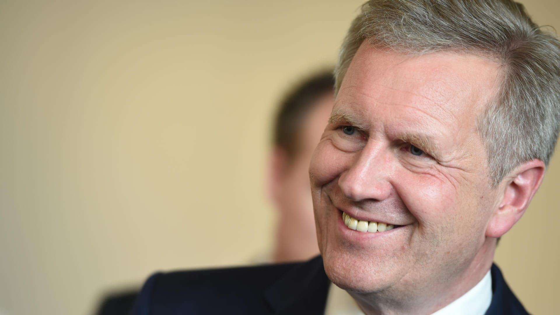 Christian Wulff bezieht als ehemaliger Bundespräsident einen Ehrensold von mehr als 200.000 Euro jährlich. Christian Wulff bezieht als ehemaliger Bundespräsident einen Ehrensold von mehr als 200.000 Euro jährlich.