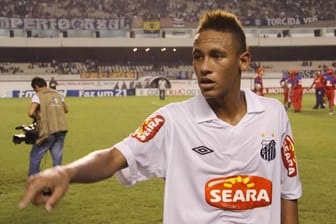 Deutlich schmächtiger als heute: Neymar mit 17 Jahren im Trikot vom FC Santos