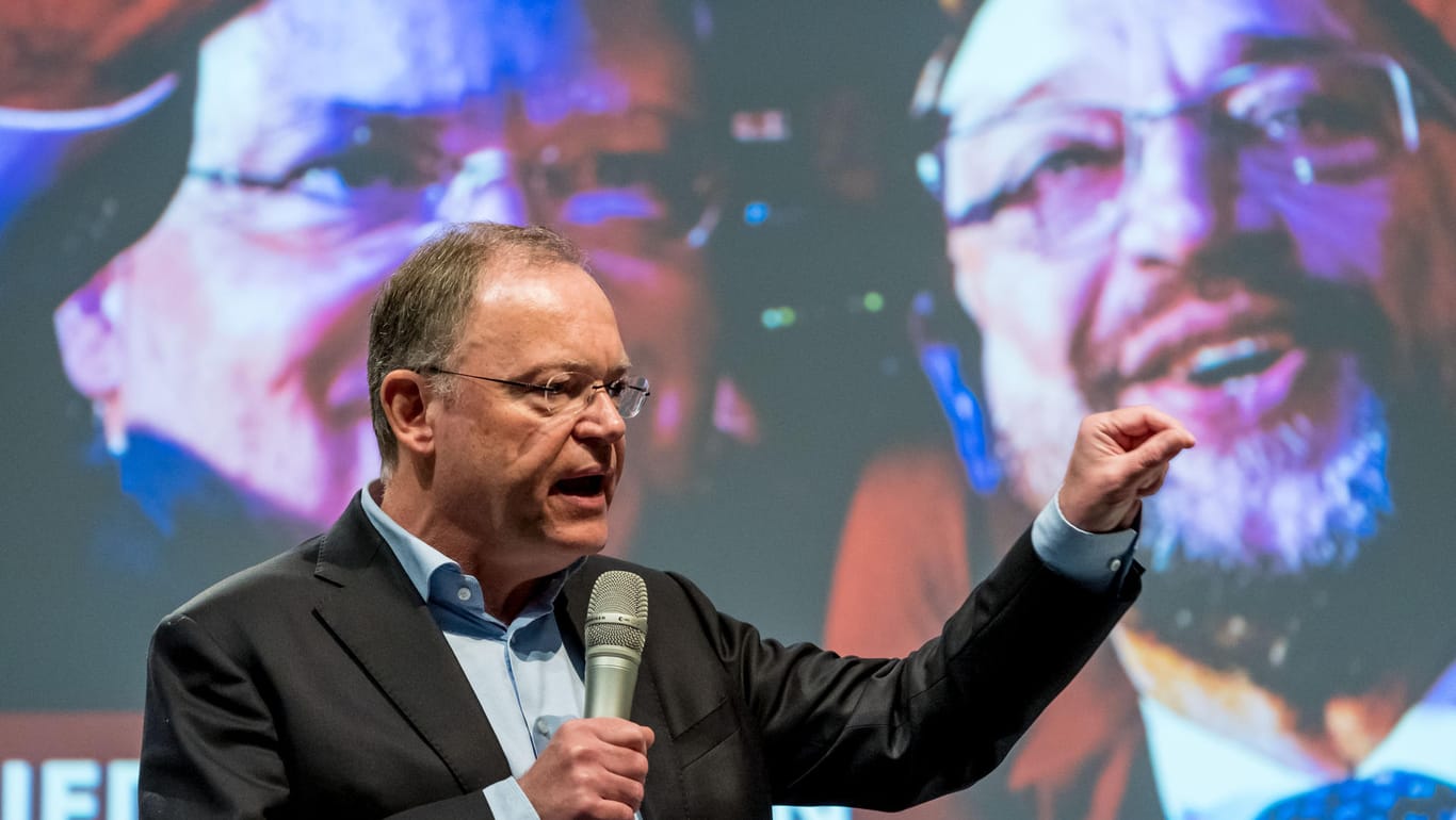 Niedersachsens Ministerpräsident Stephan Weil sprach im Mai beim Landesparteitag der SPD in Hameln auch über Kanzlerkandidat Martin Schulz.