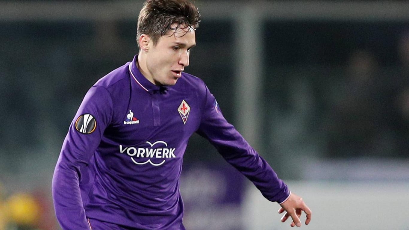 Das violette Heimtrikot bleibt Federico Chiesa und der AC Florenz erhalten.