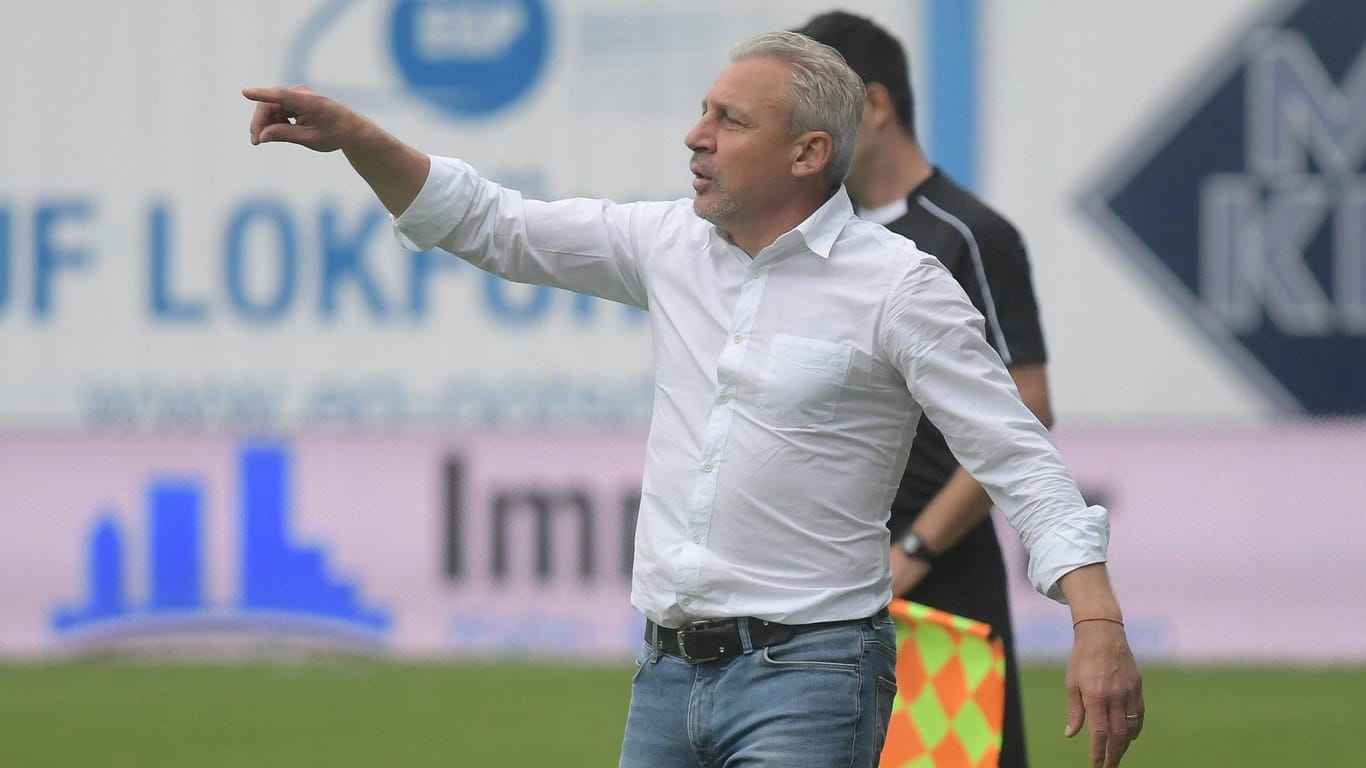 Hansa-Trainer Pavel Dotchev will die Überraschung gegen Hertha BSC.