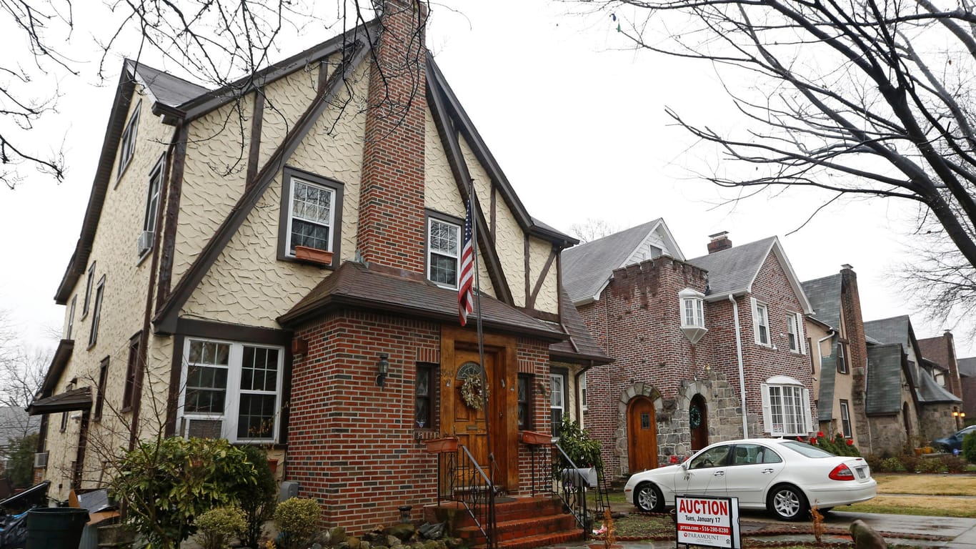 Das Elternhaus von US-Präsident Trump in Queens, New York (USA). Das Haus im Tudor-Stil wird auf der Plattform Airbnb für 725 Dollar pro Nacht angeboten.