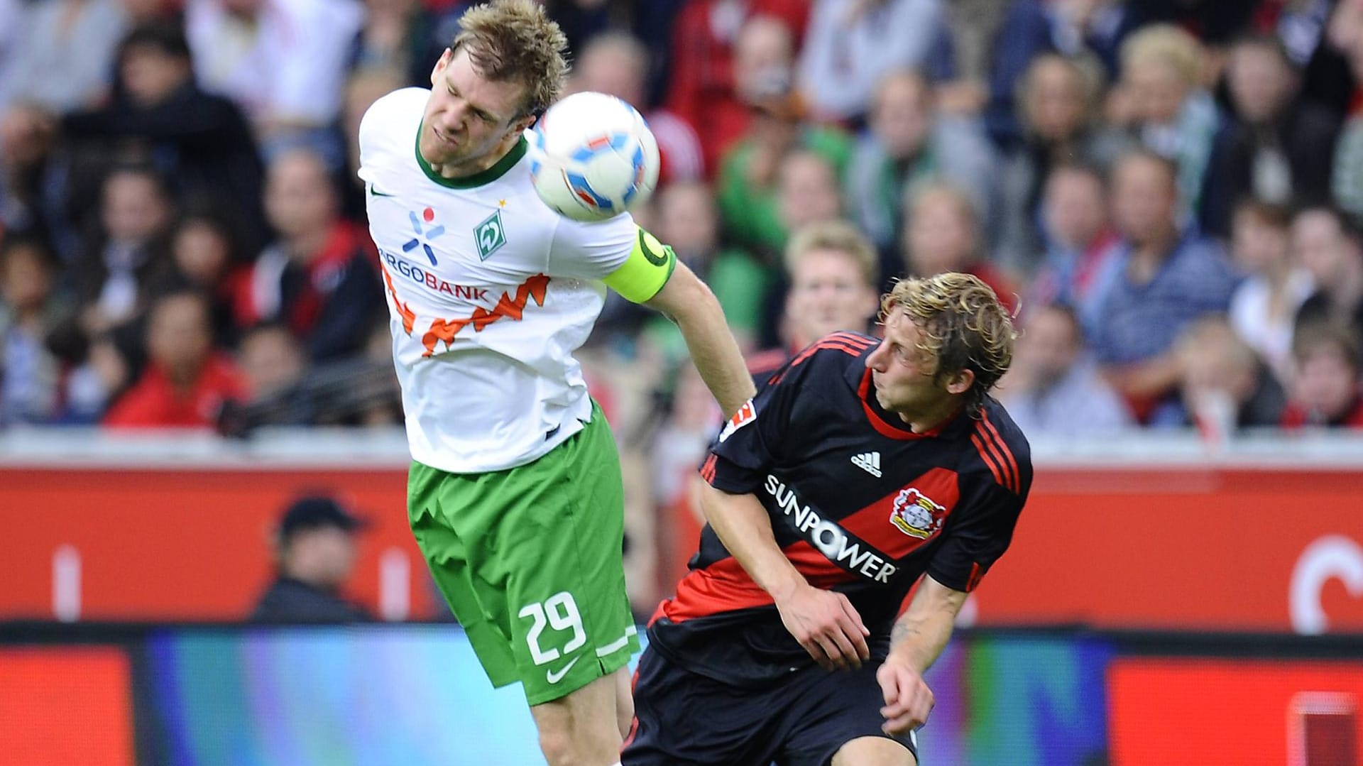 Per Mertesacker (l.) und Stefan Kießling standen sich einige Male gegenüber.