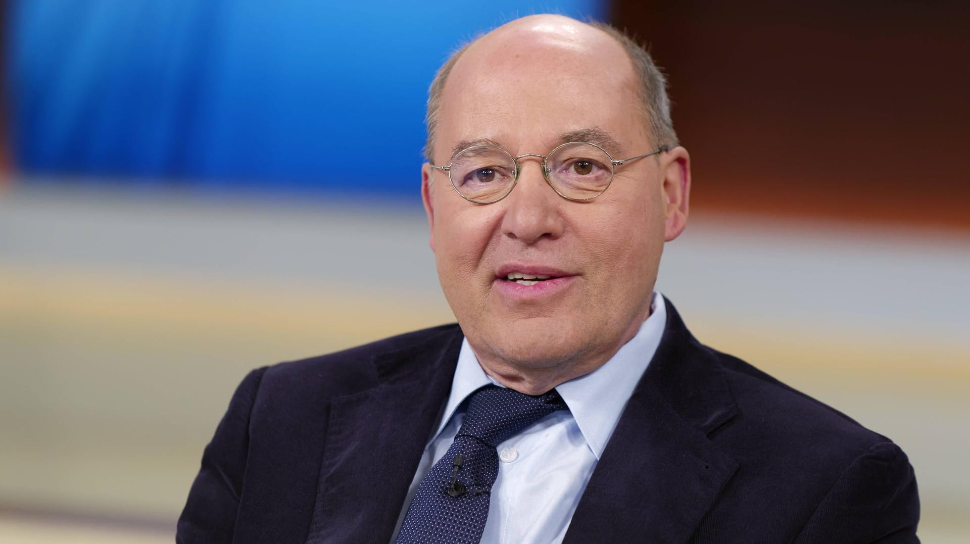 Gregor Gysi macht Wahlkampf am FKK-Strand des Berliner Müggelsees. Gregor Gysi macht Wahlkampf am FKK-Strand des Berliner Müggelsees.