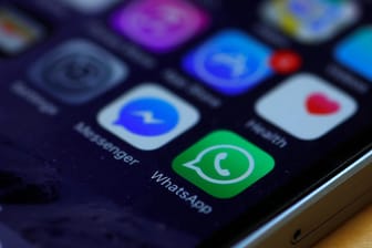 Die Bilder und Videos in WhatsApp-Gruppen können viel Speicher verschlingen.