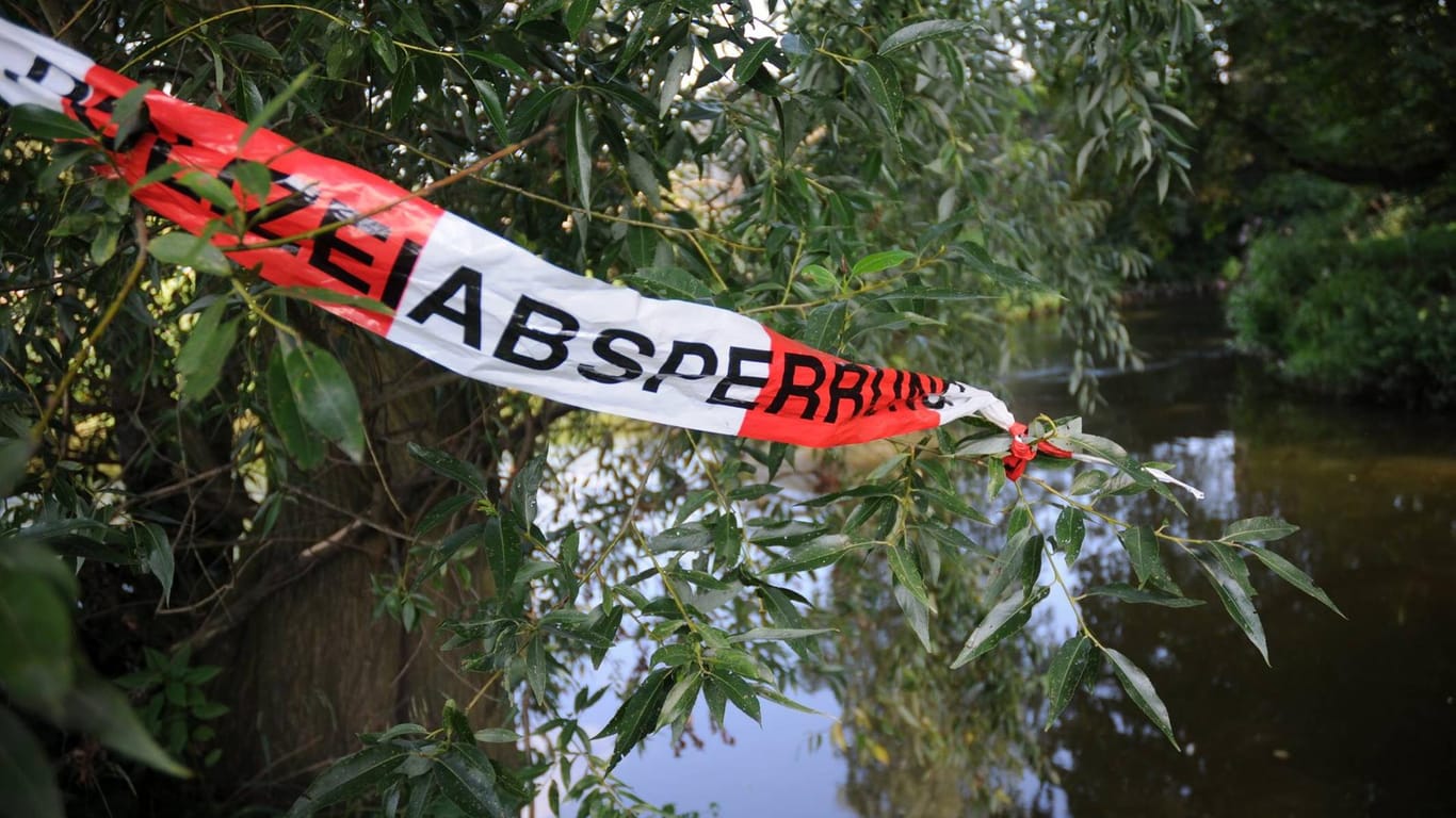 Am Mittwoch hat ein Zeuge an einer Schleuse im Stadtteil Rothenburgsort erneut einen Körperteil gefunden. (Symbolbild)