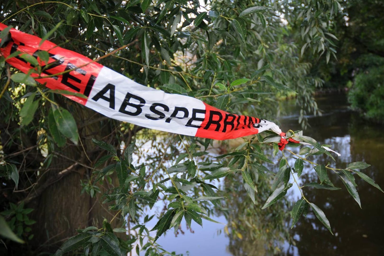Am Mittwoch hat ein Zeuge an einer Schleuse im Stadtteil Rothenburgsort erneut einen Körperteil gefunden. (Symbolbild)