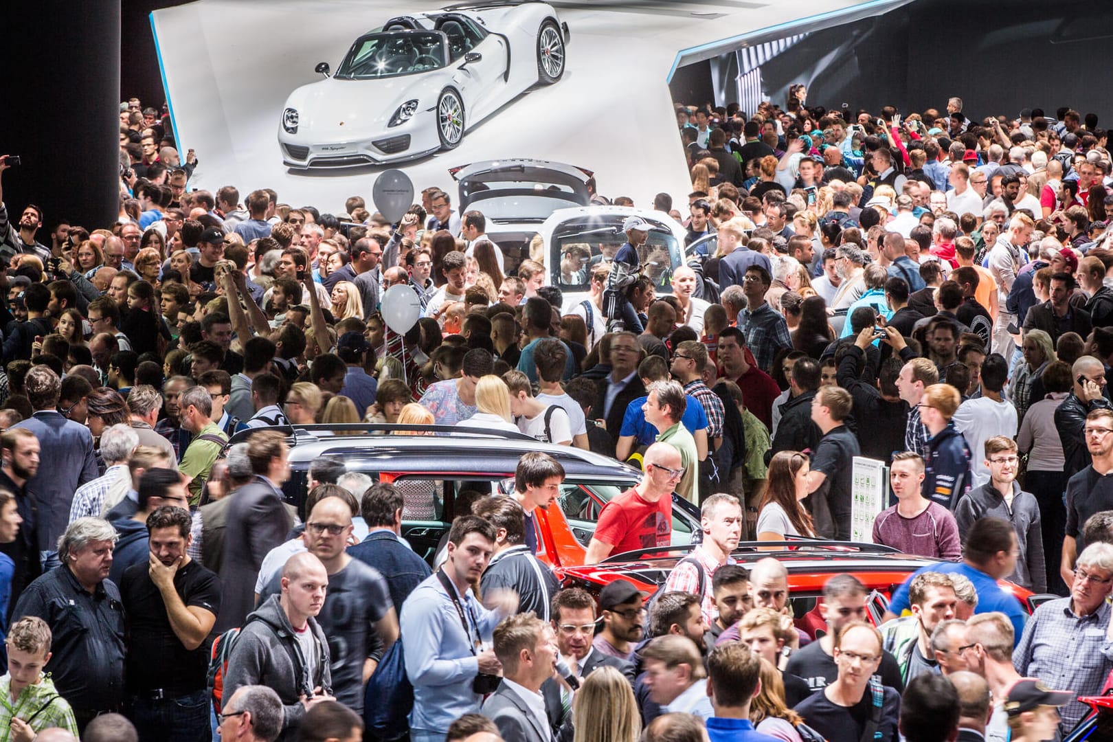 Besucher drängten sich auf der Internationalen Automobil-Ausstellung 2015 noch in Massen.
