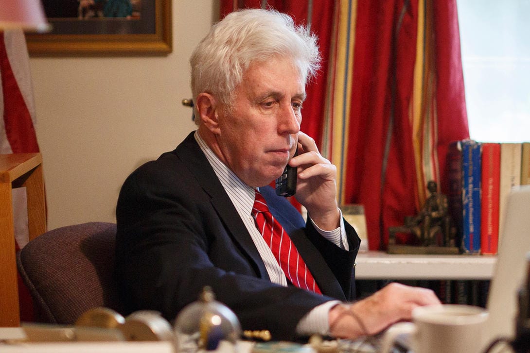 Der US-Sender "CNN" hat seinen konservativen Kommentator Jeffrey Lord wegen eines Tweets entlassen, in dem dieser die Worte "Sieg Heil" verwendet hat.