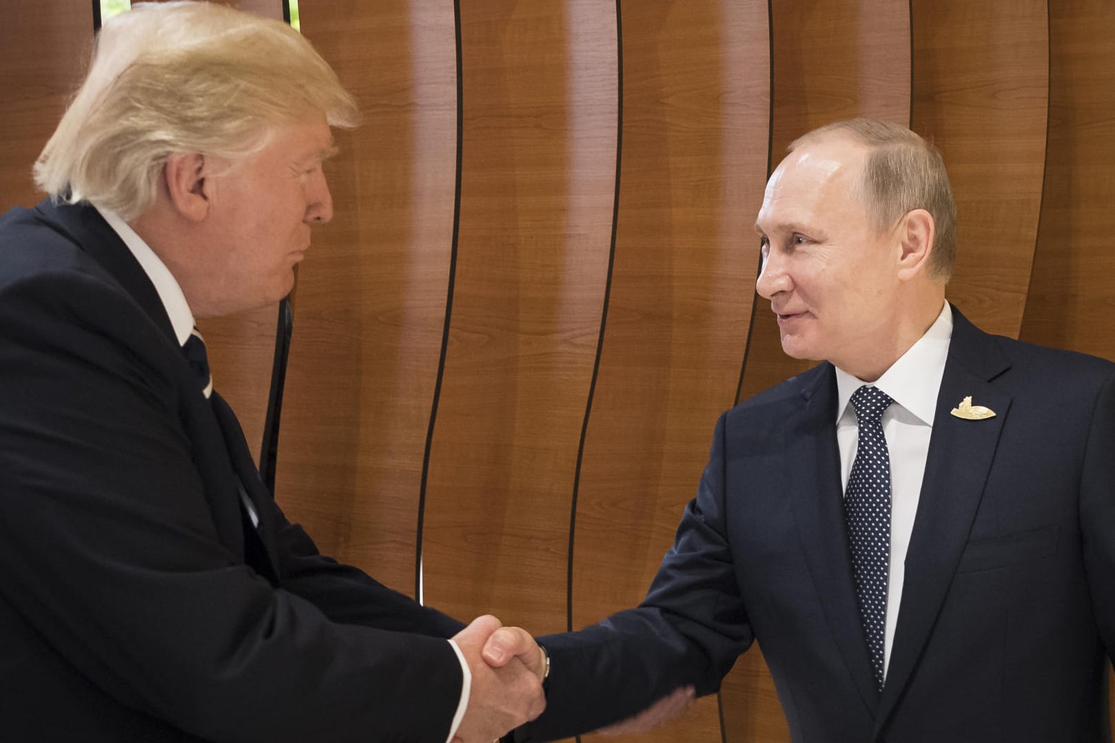 Der US-Präsident Donald Trump und der russische Präsident Wladimir Putin beim G20-Gipfel in Hamburg.