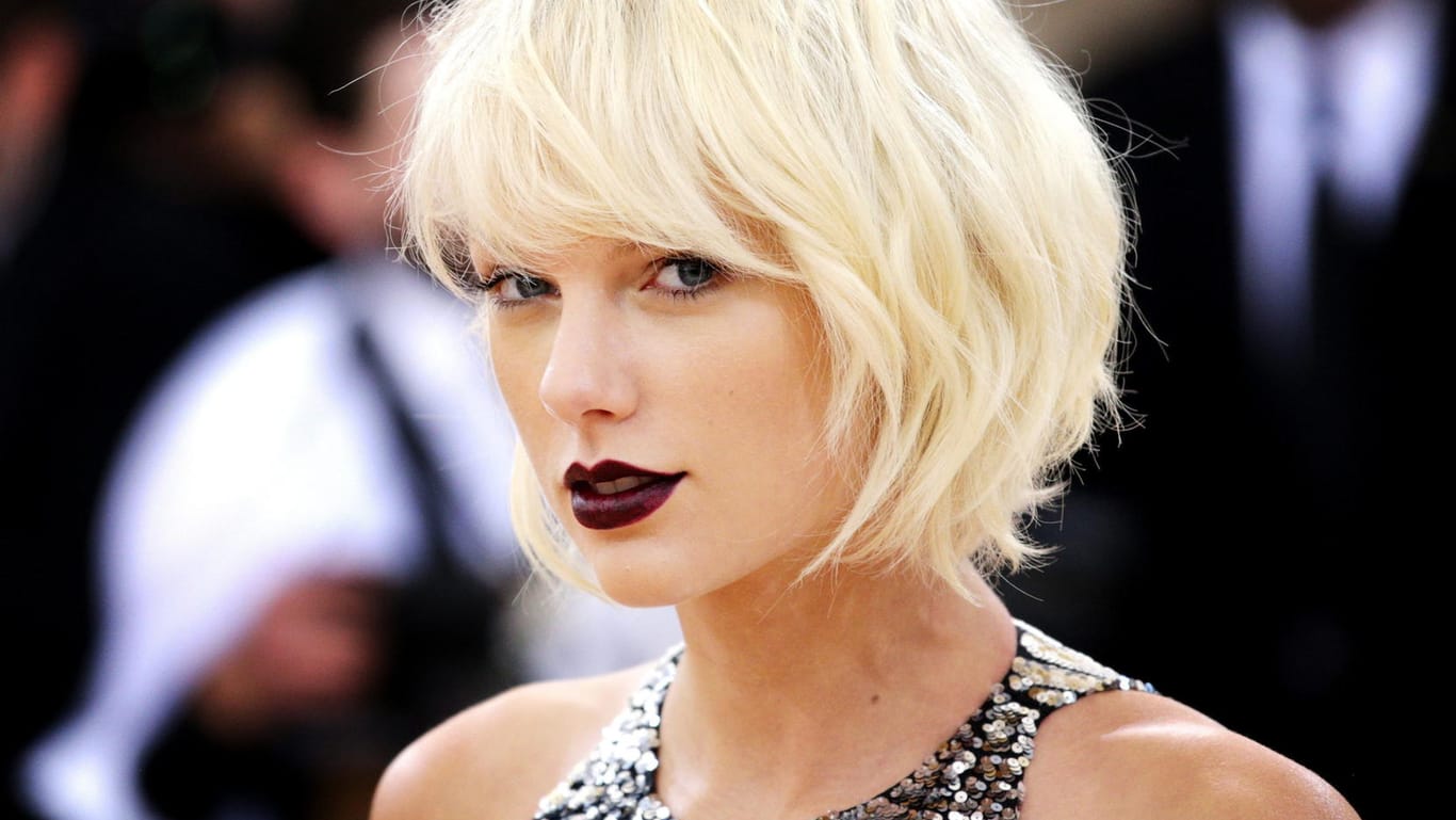Taylor Swift fordert einen symbolischen Euro vom Angeklagten.