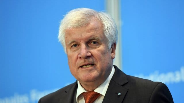 Horst Seehofer: "In der Frage der Abschiebung herrscht in Deutschland eine große Illusion. Horst Seehofer: "In der Frage der Abschiebung herrscht in Deutschland eine große Illusion.