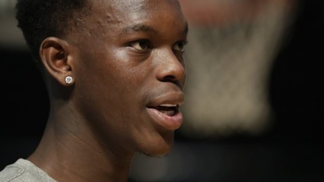 Nationalspieler Dennis Schröder erwartet bei der EM ein besseres Abschneiden als 2015.