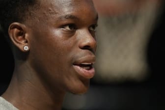 Nationalspieler Dennis Schröder erwartet bei der EM ein besseres Abschneiden als 2015.