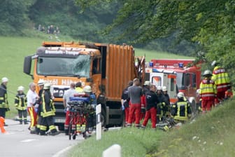 Der Karlsruher Polizei zufolge, hat möglicherweise ein technischer Defekt am Müllwagen zum Unfall geführt.
