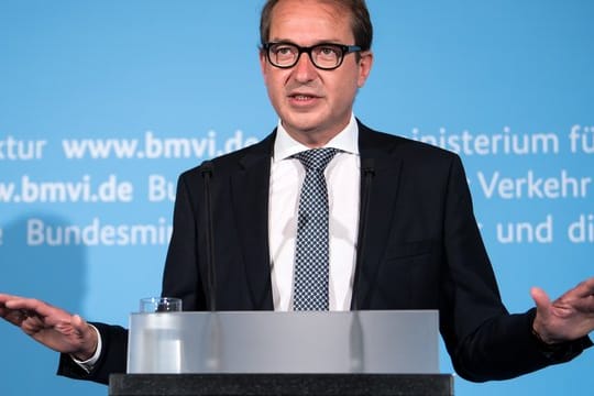 60 Prozent der Deutschen lehnen die Arbeit von Bundesverkehrsminister Alexander Dobrindt ab.