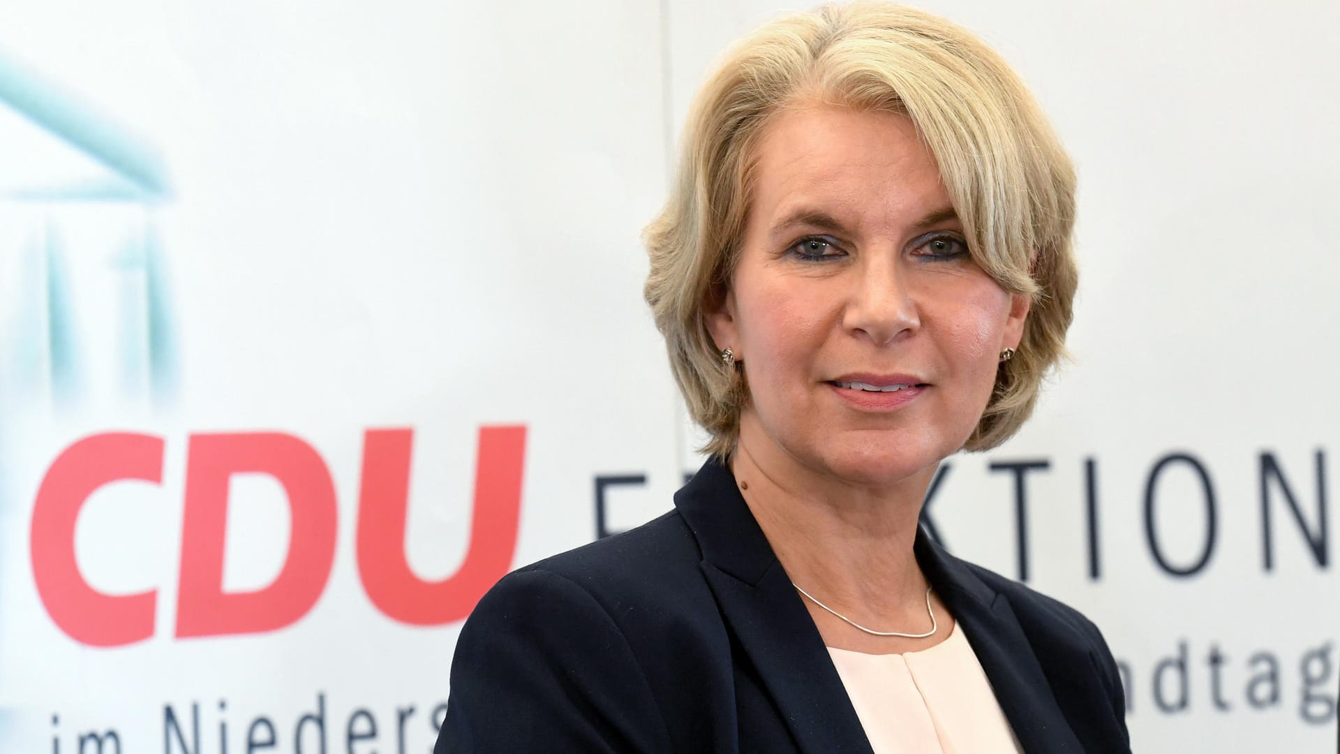 Die ehemalige Grünen Politikerin Elke Twesten sorgte mit ihrem Wechsel zur CDU für eine Regierungskrise in Niedersachsen Die ehemalige Grünen Politikerin Elke Twesten sorgte mit ihrem Wechsel zur CDU für eine Regierungskrise in Niedersachsen
