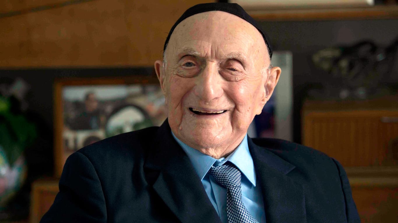 Der Holocaust-Überlebende ist mit 113 Jahren der älteste Mann der Welt gewesen.