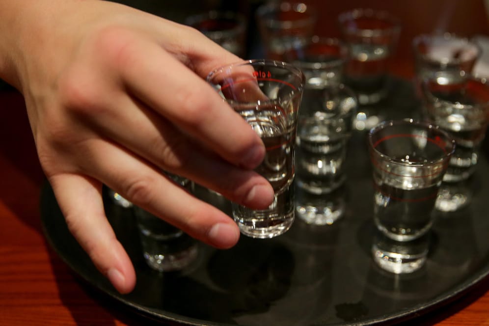 Der Konsum von Alkohol kann das jugendliche Gehirn nachhaltig schaden.