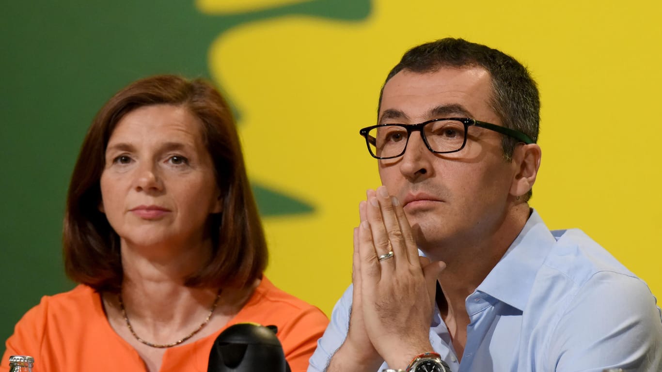 Die Spitzenkandidaten für die Bundestagswahl von Bündnis 90/Die Grünen, Katrin Göring-Eckardt und Cem Özdemir, sehen mit Sorge in Richtung Bundestagswahl.