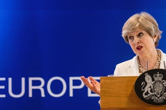 Theresa Die Regierung der britischen Premierministerin Theresa May wird kommende Woche mit neuen Positionspapieren den Brexit beschleunigen.