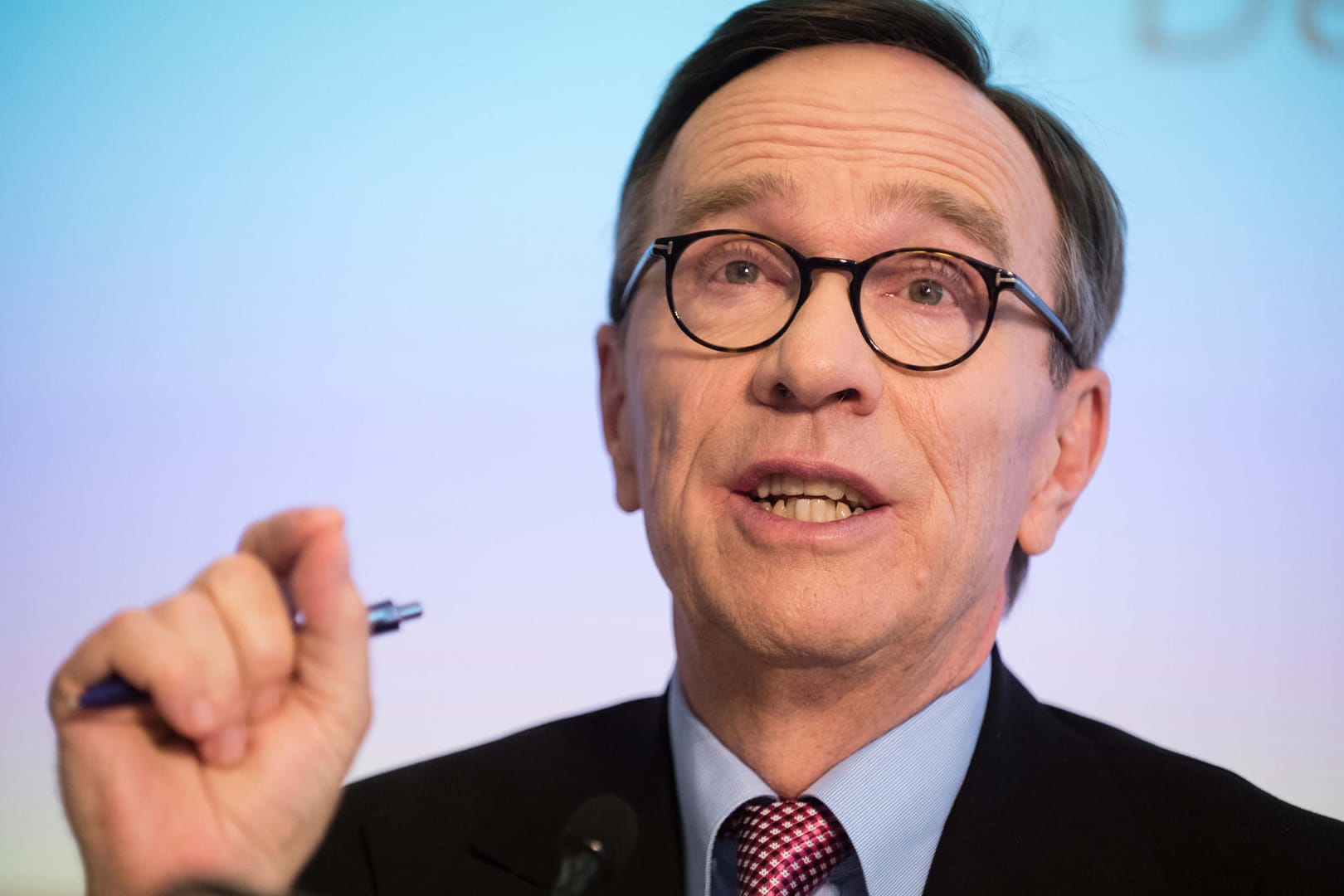 Der Präsident des Verbandes der Automobilindustrie (VDA), Matthias Wissmann, sieht die "Umwelt-Prämie" als Zugpferd für den Pkw-Absatz.