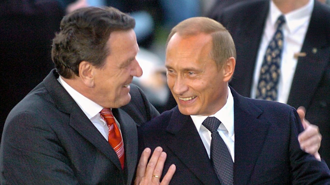 Beste Freunde: Gerhard Schröder und Wladimir Putin 2004 in Hannover.