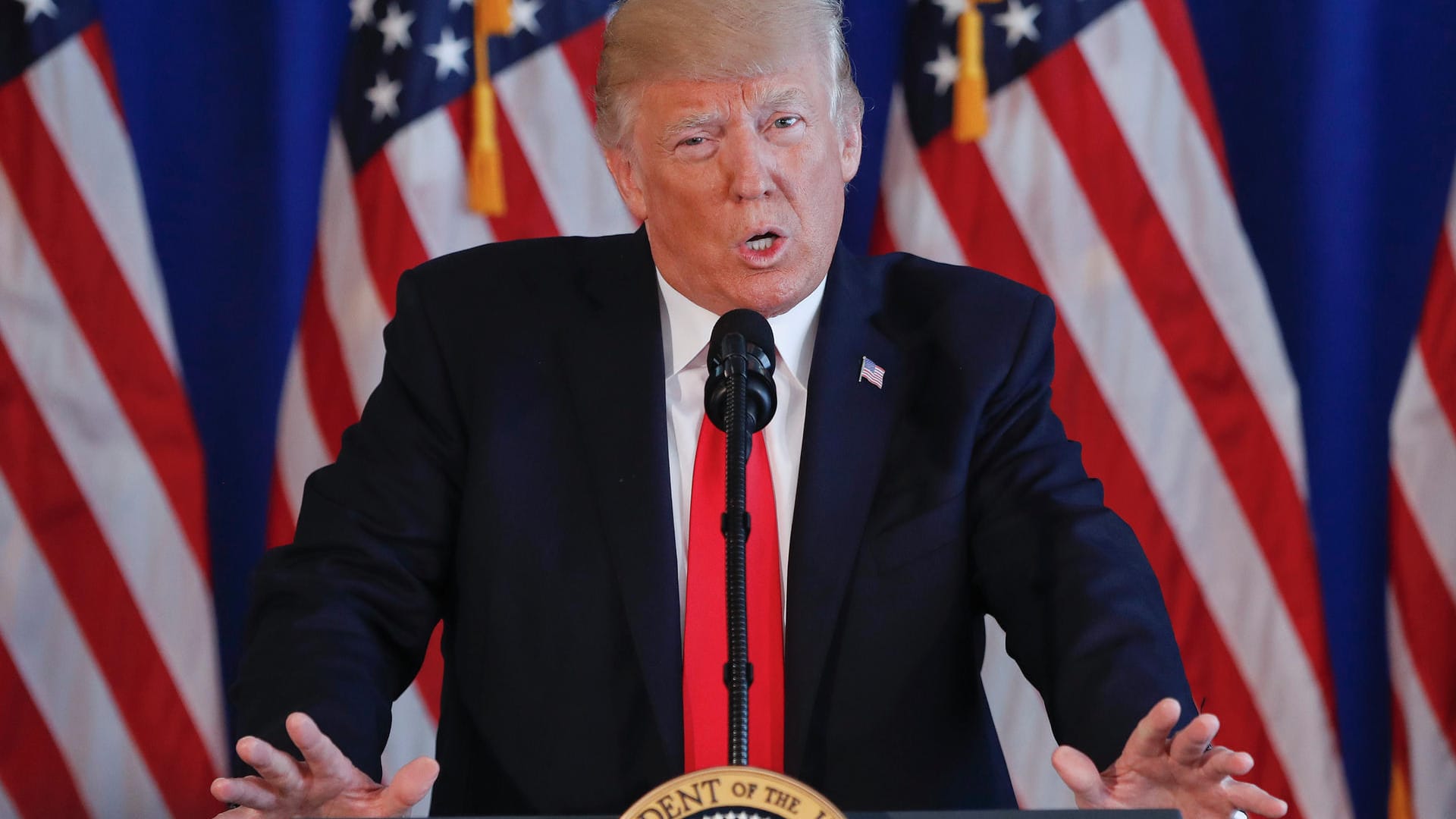 Donald Trump spricht in Bedminster über die Gewalt in Charlottesville. Donald Trump spricht in Bedminster über die Gewalt in Charlottesville.