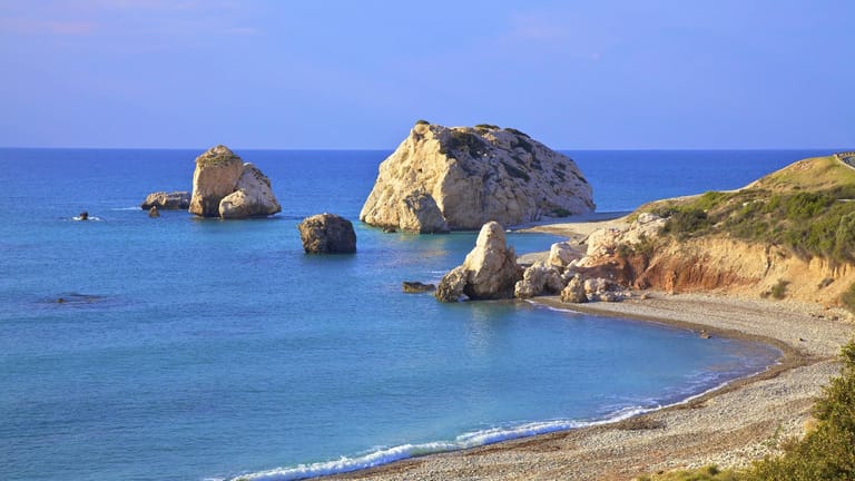 Zyperns wunderschöne Landschaften ziehen sich durch bis zur Küste.
