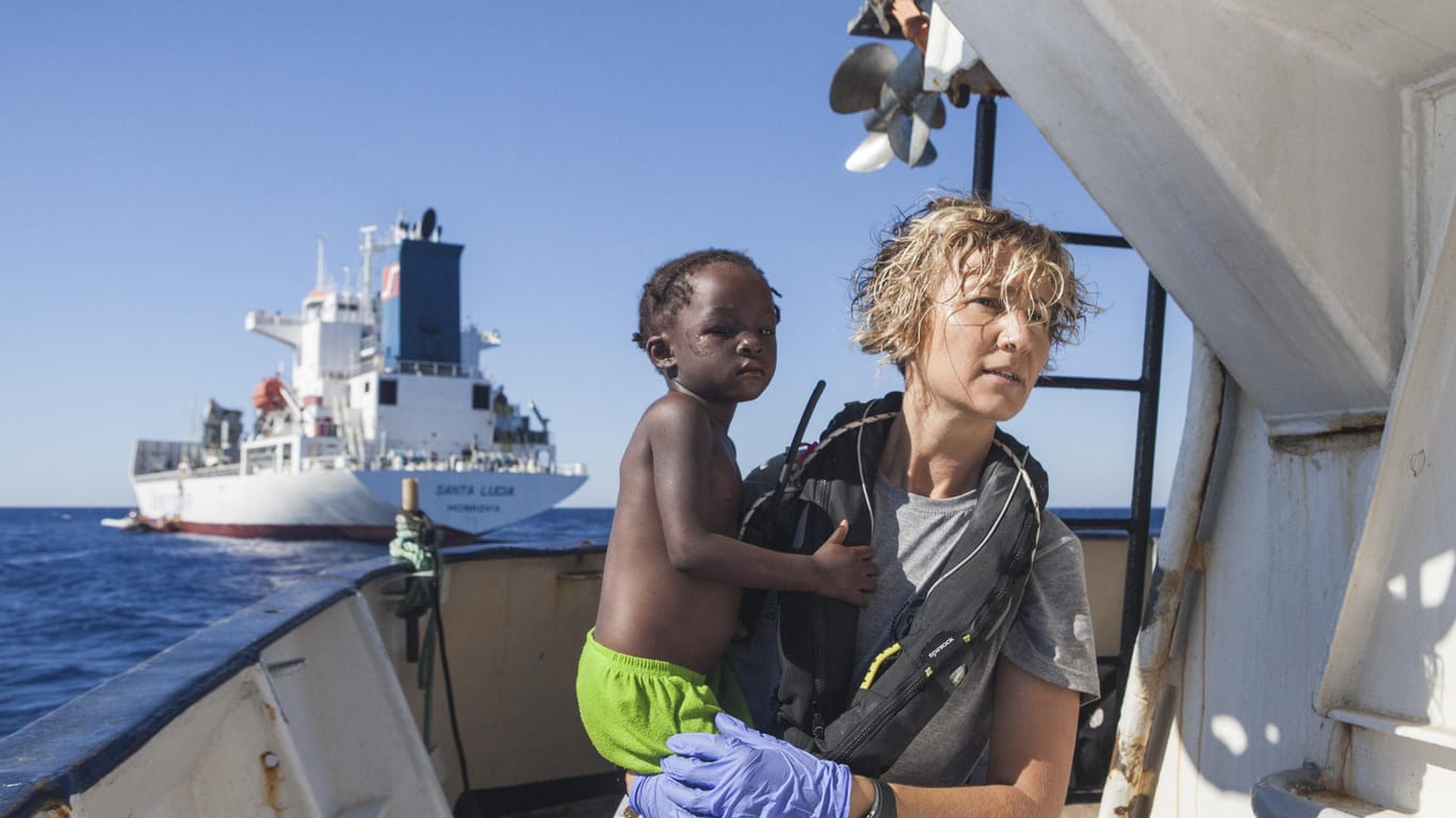 Hilfsorganisationen haben in diesem Jahr mehr als ein Drittel aller Migranten im Mittelmeer aufgegriffen.