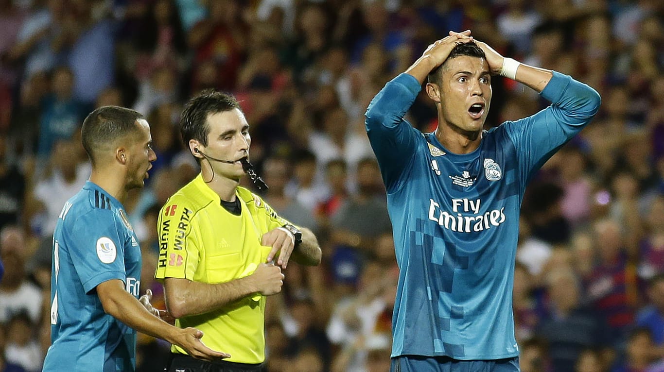 Cristiano Ronaldo (rechts) wird Real Madrid mehrere Wochen fehlen.