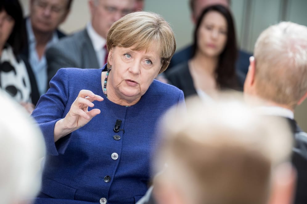 Kanzlerin Angela Merkel (CDU) hält ein Aus für Diesel-Neuzulassungen langfristig für richtig.