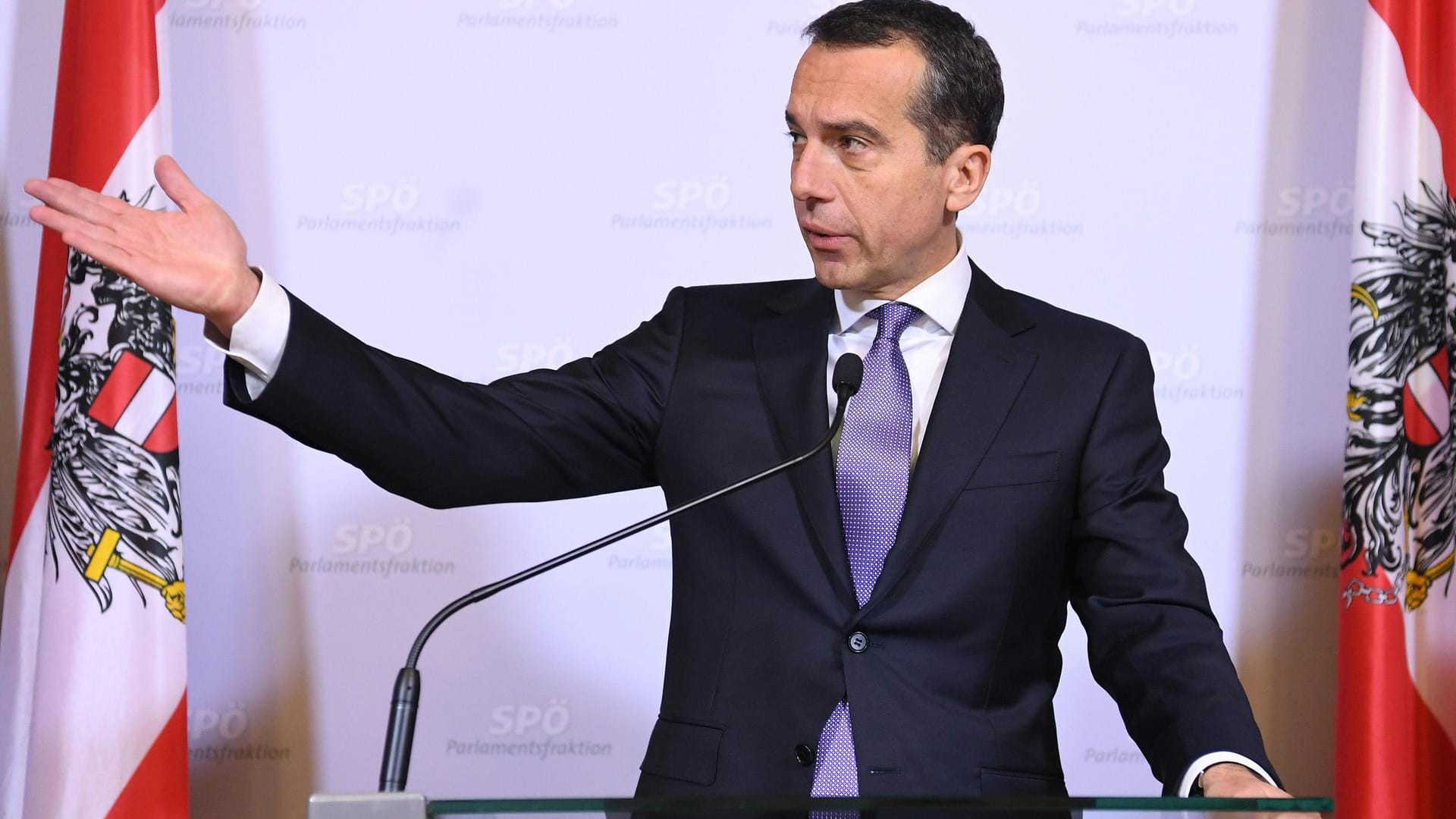 Österreichs Bundeskanzler Christian Kern (SPÖ) erntet nach den jüngsten Vorfällen zunehmend Kritik. Österreichs Bundeskanzler Christian Kern (SPÖ) erntet nach den jüngsten Vorfällen zunehmend Kritik.