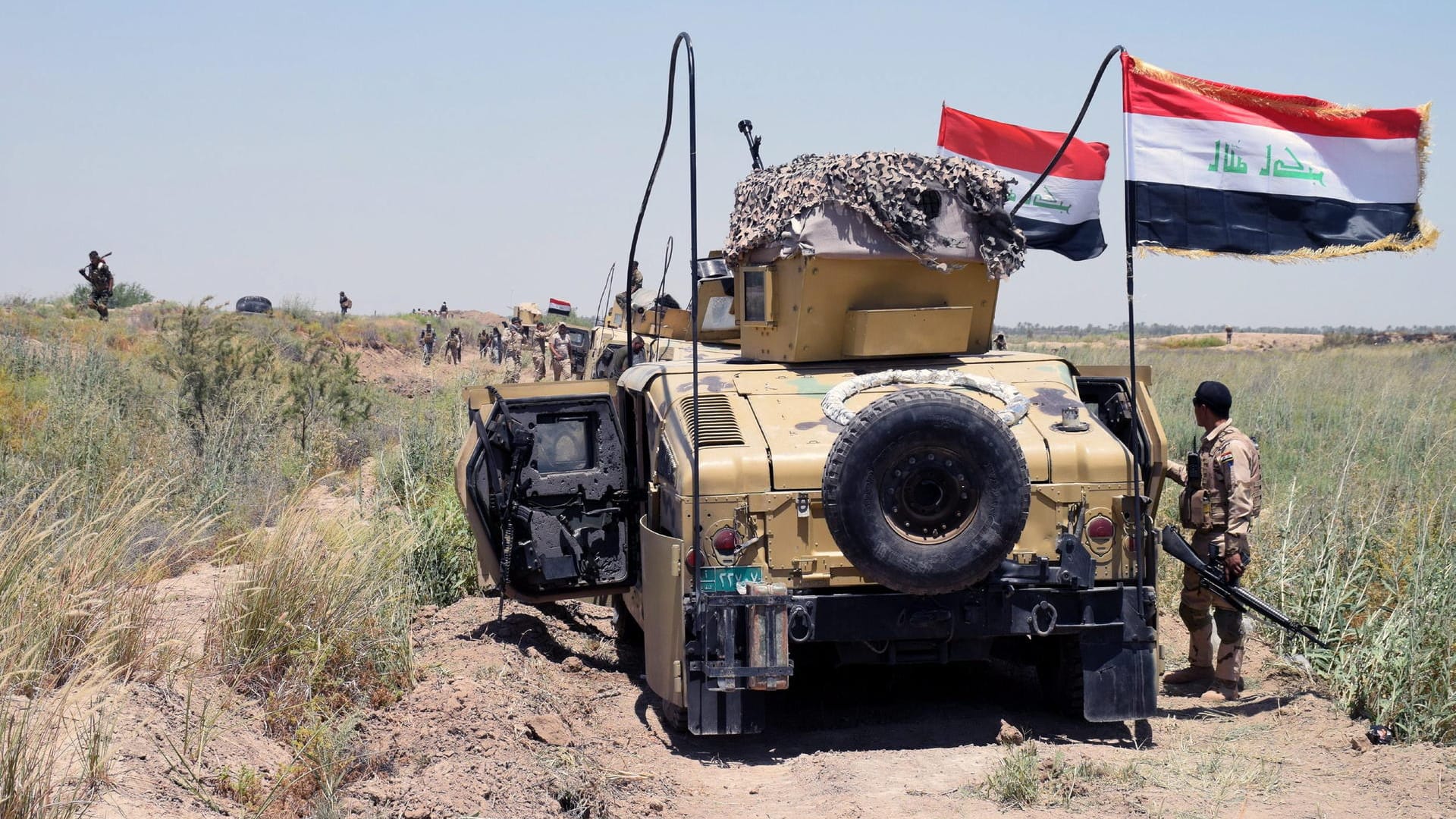 Die irakische Luftwaffe habe bereits mit der Bombardierung von Stellungen der Terrormiliz Islamischer Staat (IS) in der Stadt Tal Afar begonnen. Eine Bodenoperation soll folgen. Die irakische Luftwaffe habe bereits mit der Bombardierung von Stellungen der Terrormiliz Islamischer Staat (IS) in der Stadt Tal Afar begonnen. Eine Bodenoperation soll folgen.