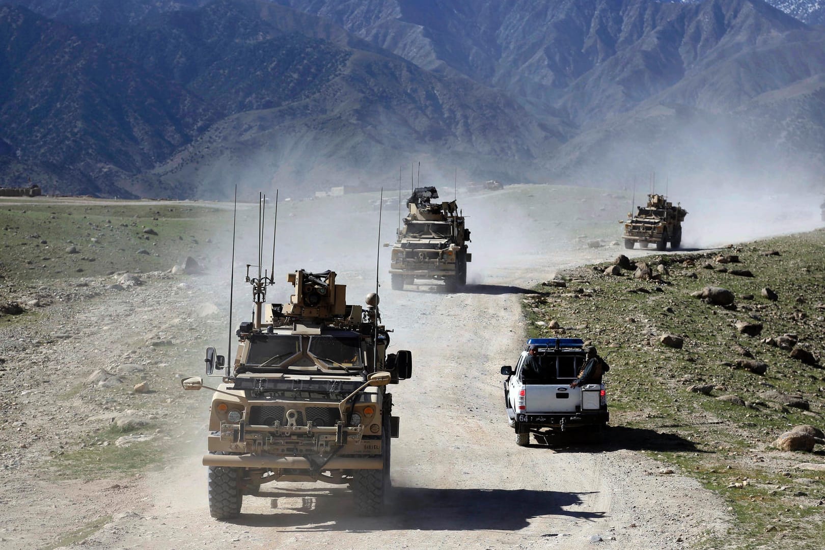 Die Taliban warnten, dass eine weitere "Besatzung" dazu führen werde, dass sie sich den "Feinden" der USA (Iran und Russland) zuwenden.