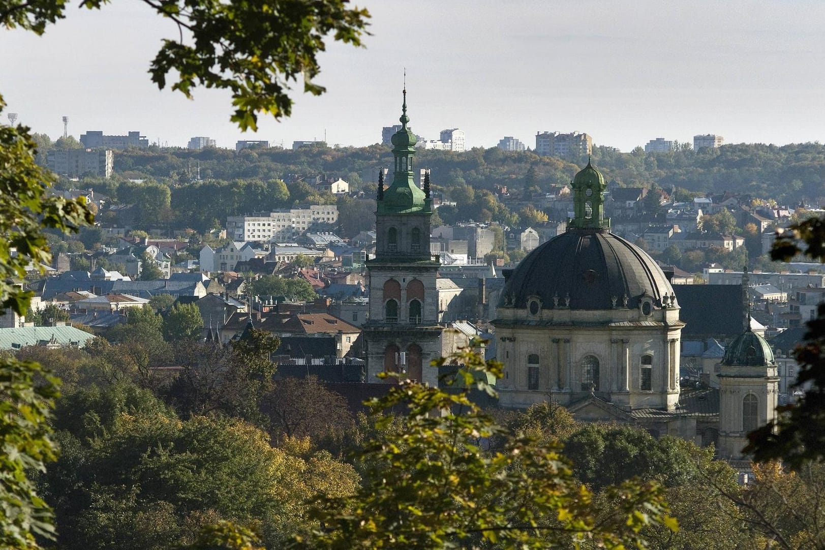 Blick über die Stadt auf die Dominikanerkirche des heiligen Eucharist.