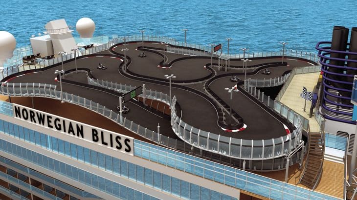 Nach Angaben der Reederei ist die Kartbahn auf der "Norwegian Bliss" mit 300 Metern die längste Rennstrecke auf hoher See.