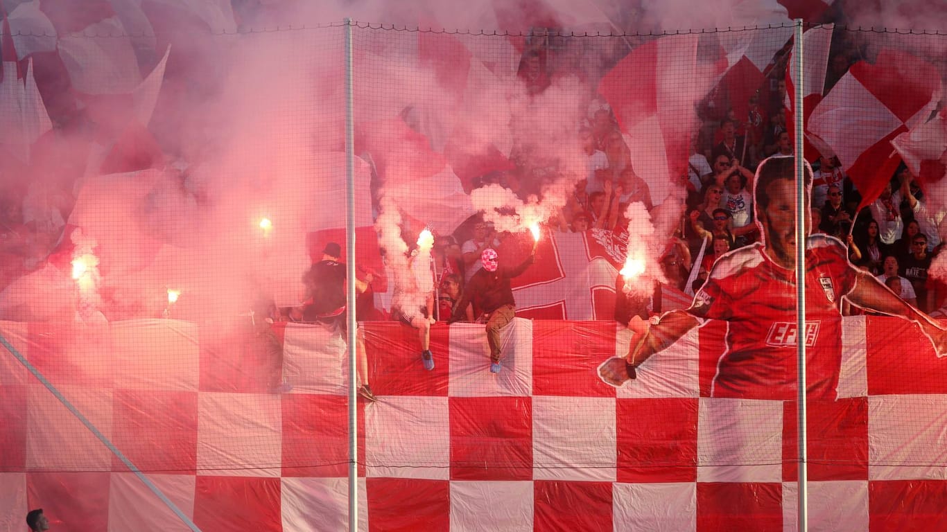 Fans von Rot-Weiß Erfurt beim Spiel gegen den FSV Zwickau Anfang August.