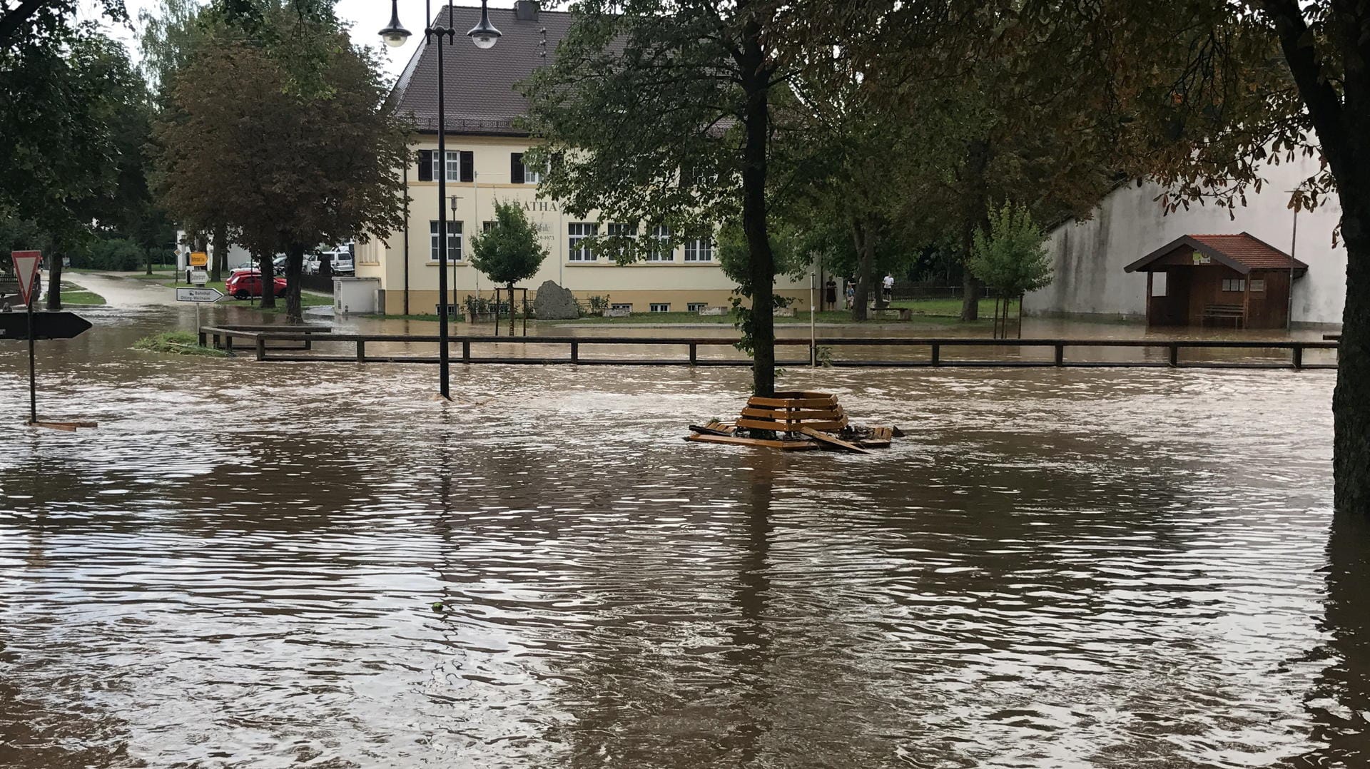 Der Ort Otting stand zum Teil bis zu einen Meter unter Wasser.