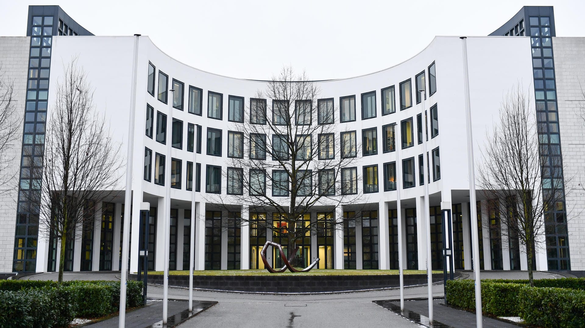 Die Bundesanwaltschaft in Karlsruhe erhebt Anklage gegen einen Schweizer, der die nordrhein-westfälische Finanzverwaltung aussspioniert haben soll. Die Bundesanwaltschaft in Karlsruhe erhebt Anklage gegen einen Schweizer, der die nordrhein-westfälische Finanzverwaltung aussspioniert haben soll.