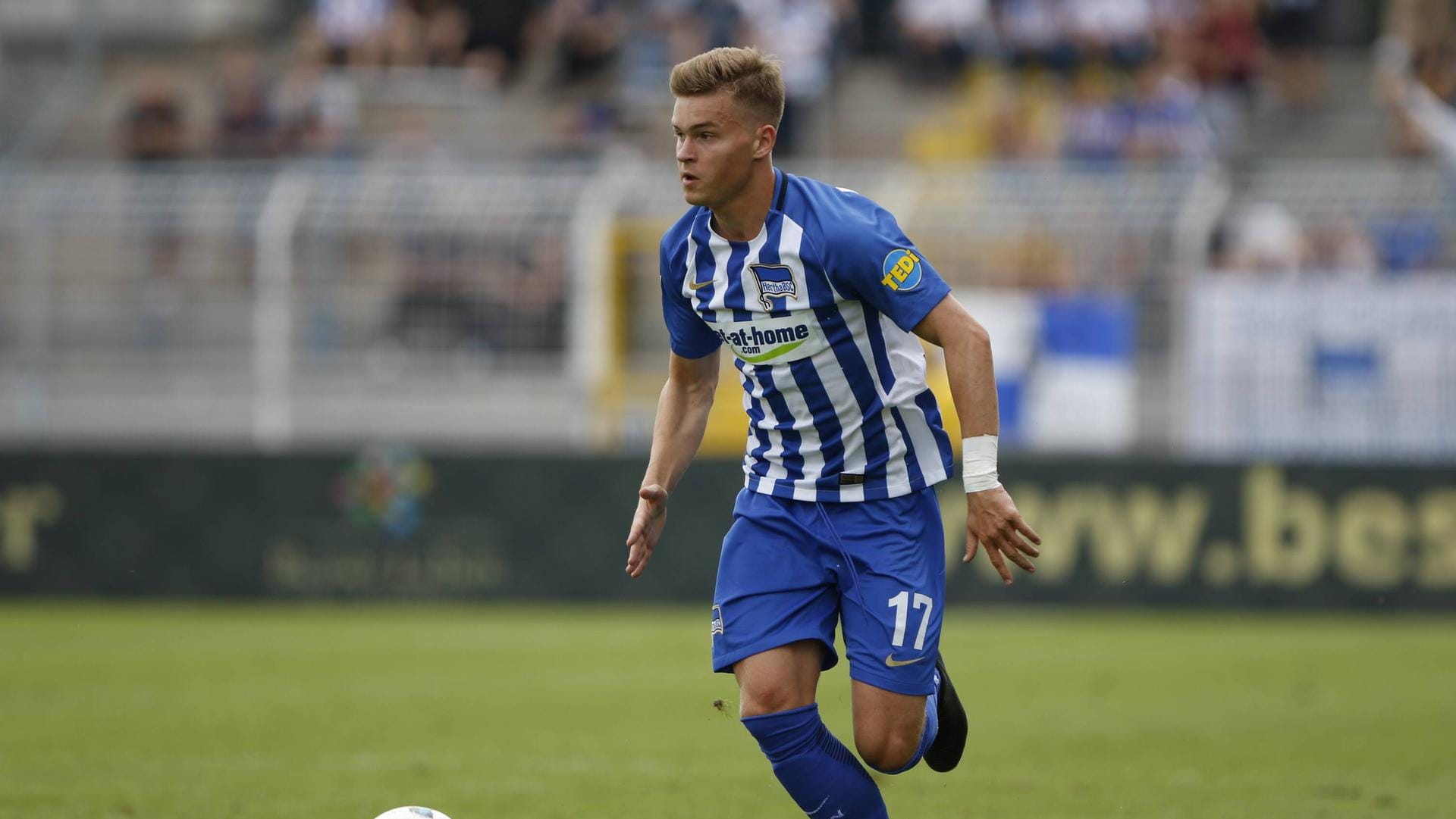 Linksverteidiger Maximilian Mittelstädt wird Hertha beim Spiel gegen den VfB Stuttgart am Samstag fehlen. Linksverteidiger Maximilian Mittelstädt wird Hertha beim Spiel gegen den VfB Stuttgart am Samstag fehlen.