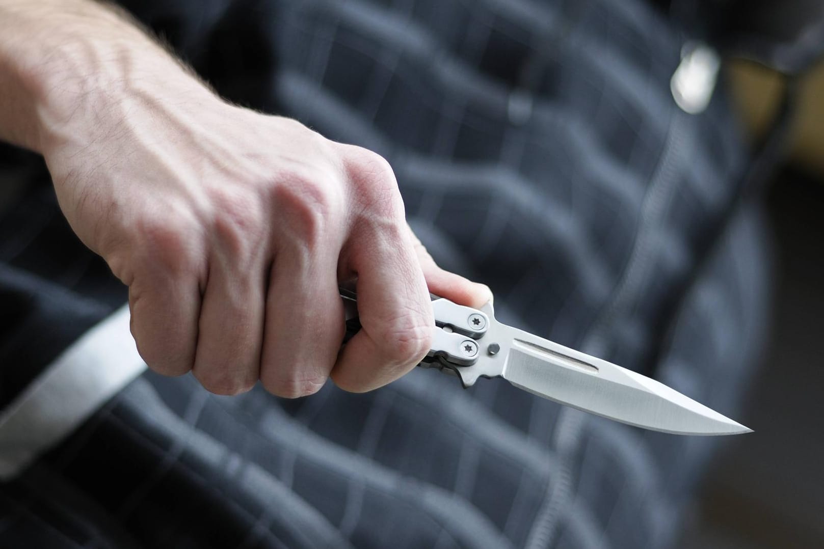 Der Täter soll mit einem Messer bewaffnet gewesen sein.