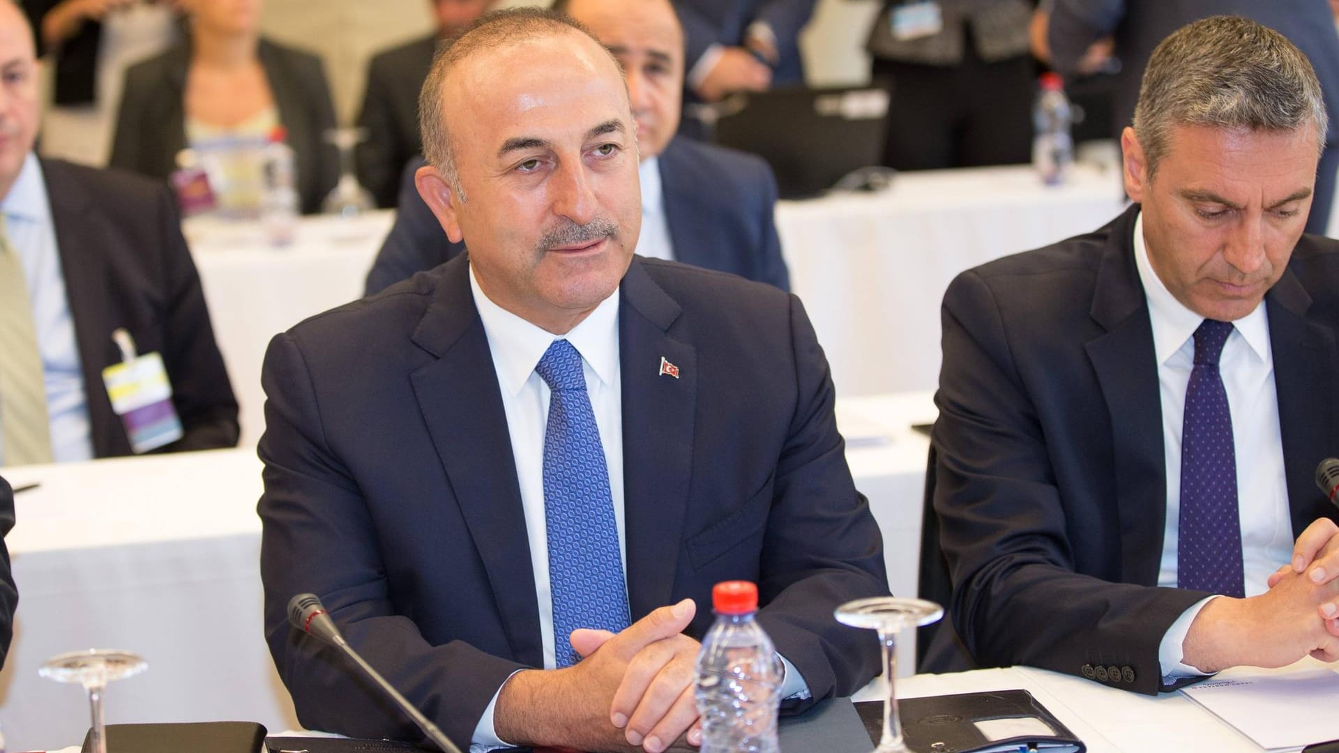 Der türkische Außenminister Mevlüt Cavusoglu forderte die Auslieferung des mutmaßlichen Putschisten, sollte er sich in Deutschland aufhalten. Der türkische Außenminister Mevlüt Cavusoglu forderte die Auslieferung des mutmaßlichen Putschisten, sollte er sich in Deutschland aufhalten.