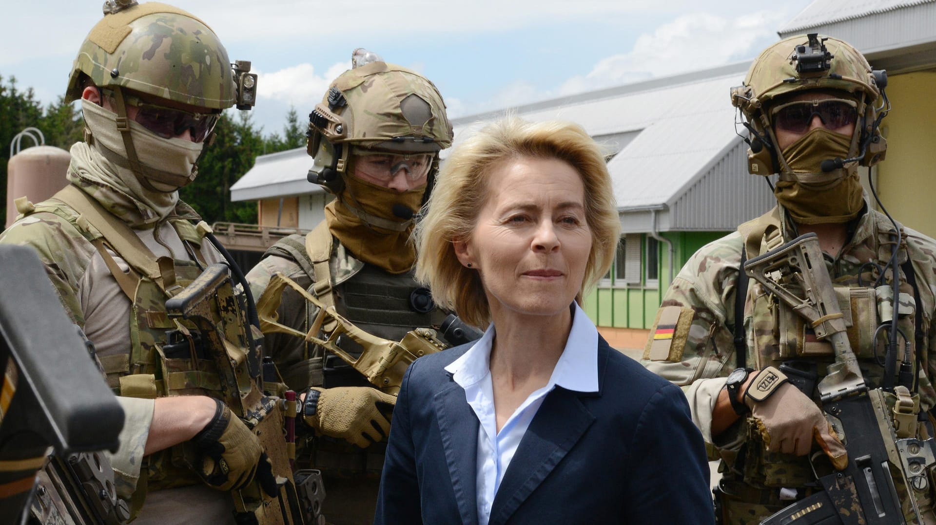 Verteidigungsministerin Ursula von der Leyen mit KSK-Soldaten in Calw (Baden-Württemberg).